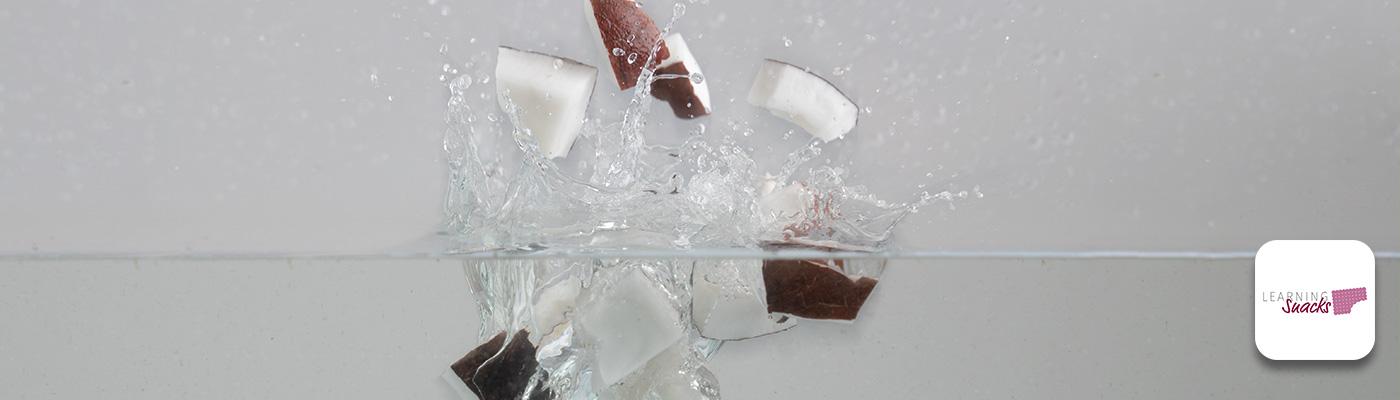 Obst fällt ins Wasser